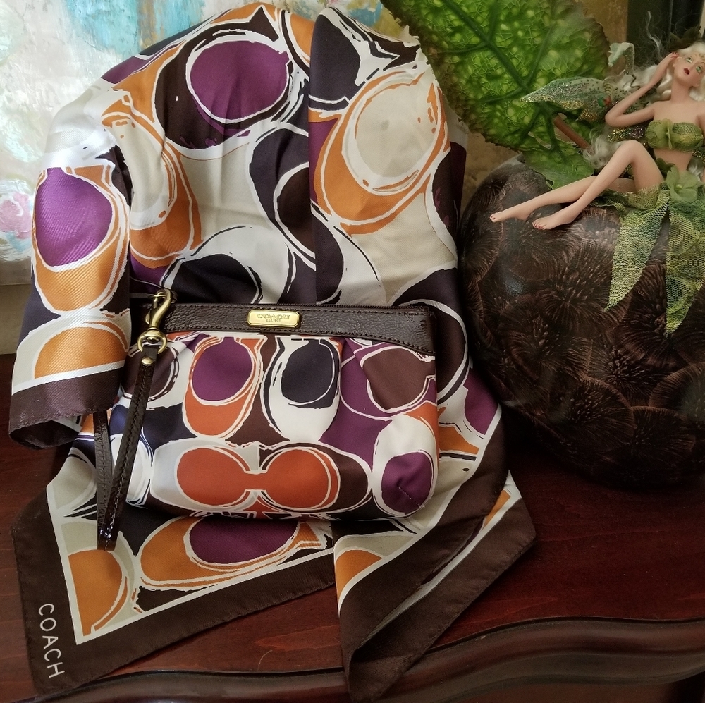 Authentic Coach Wristlet & Scarf Set⚘